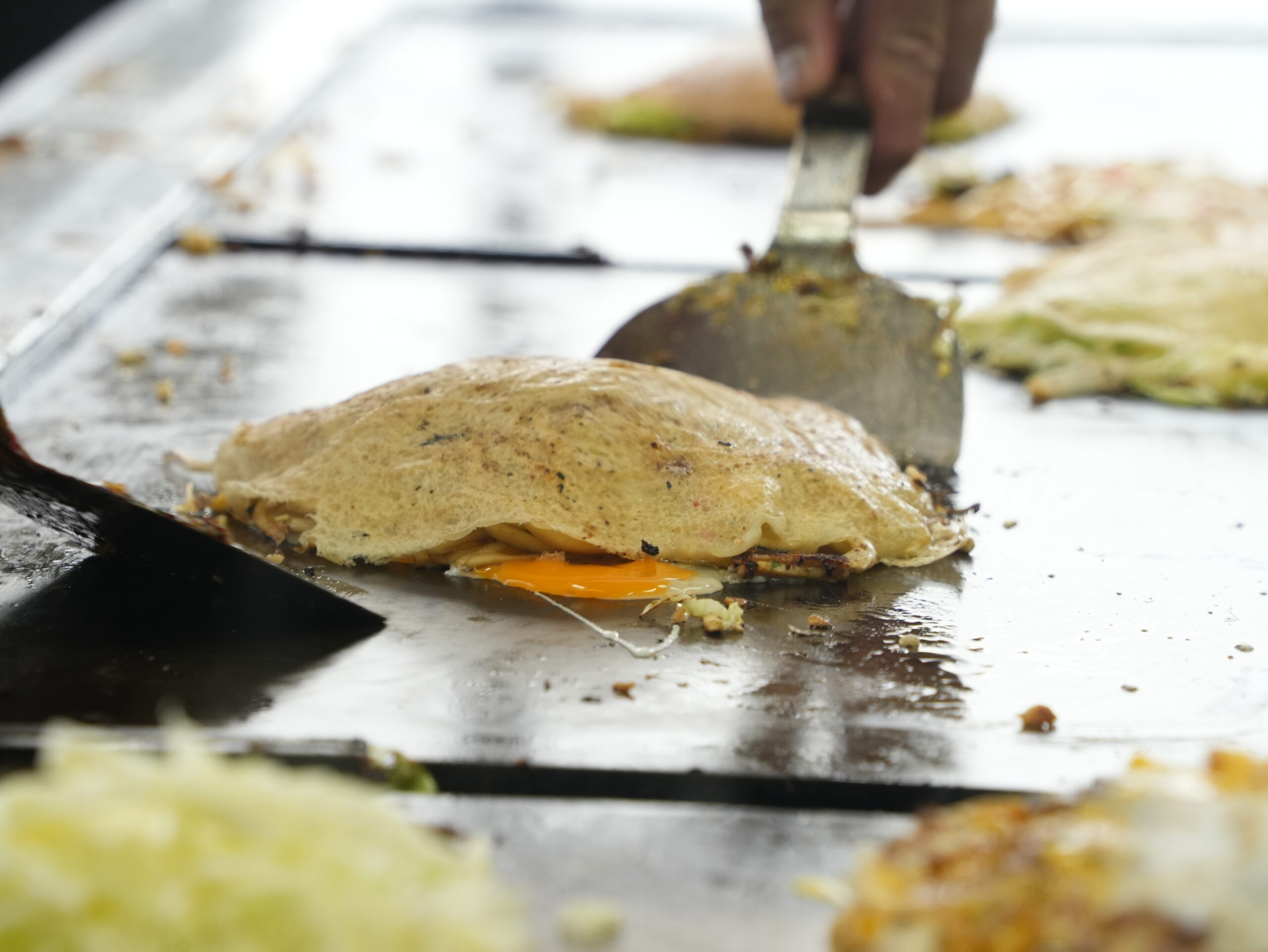 看板のないディープなお好み焼き屋さんへ